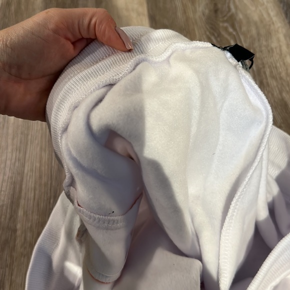 NWT TRUE RELIGION FLOCK LOGO SWEATSHORT SIZE LARGE COLOR WHITE W/PINK - Picture 6 of 6